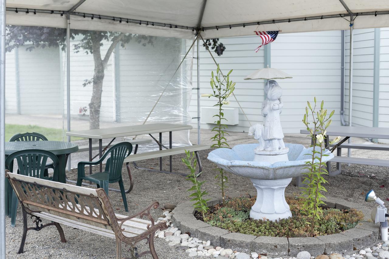 Dew Drop Inn Forks Exterior photo