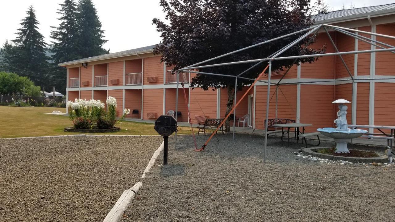 Dew Drop Inn Forks Exterior photo